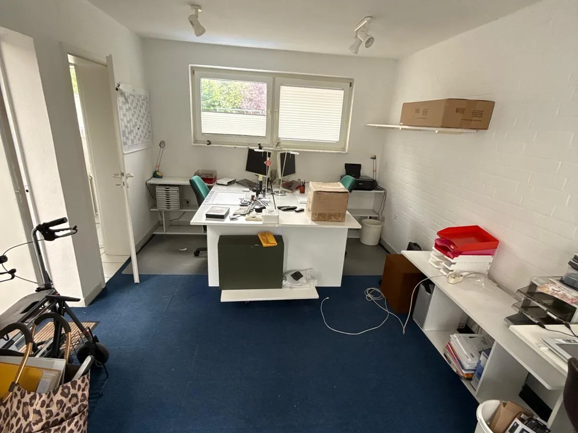 Büro vor der Räumung, Neumünster Büro